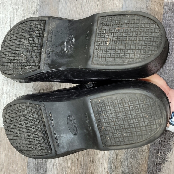 Dr. Scholl's Black Oil Slip Resistant Work Clogs Women's 8 Leather - Picture 8 of 10